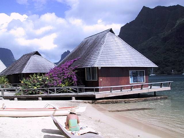 Club Bali Hai Moorea - over water bungalows