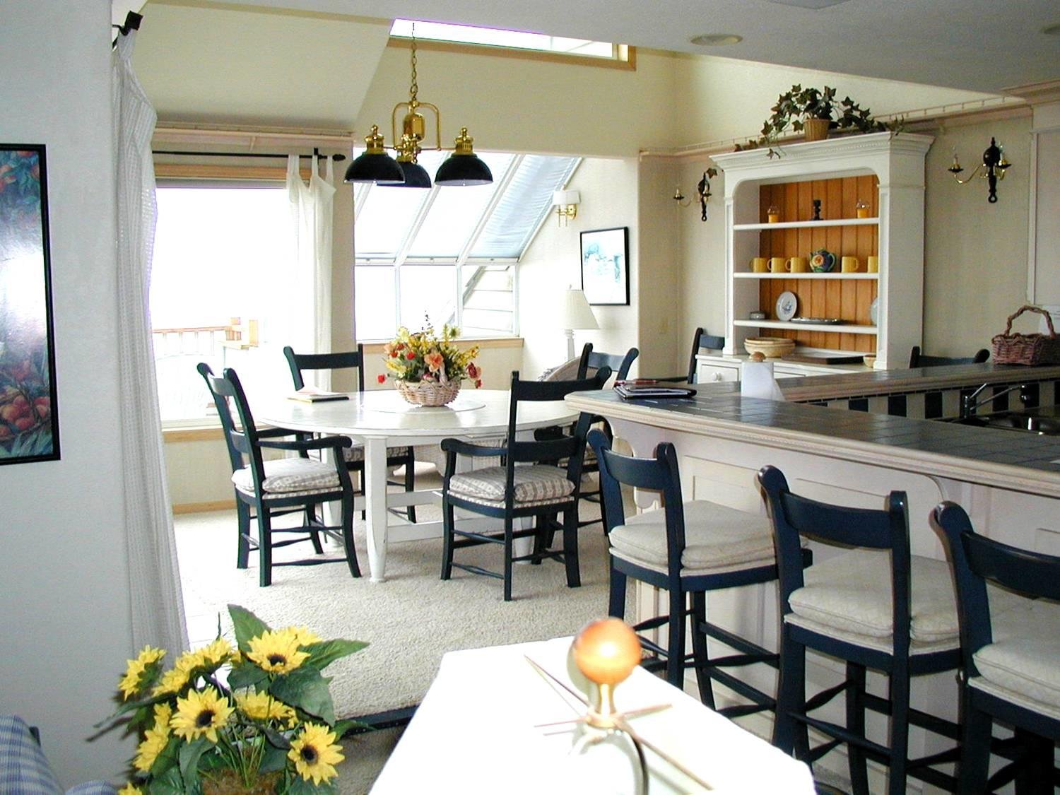 Penthouse Dining Area at Point Brown Resort