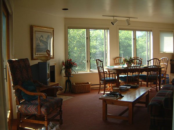 Harbor Hill - Dining room