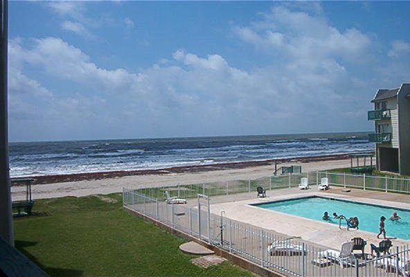 Peregrine Townhomes at San Luis Pass - pool and beach