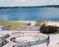 Mariner's Pointe Resort - Hot Tub and view of lake